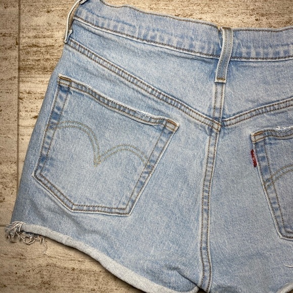 Levi’s 501 high rise button fly shorts. Size 28 - Picture 6 of 16